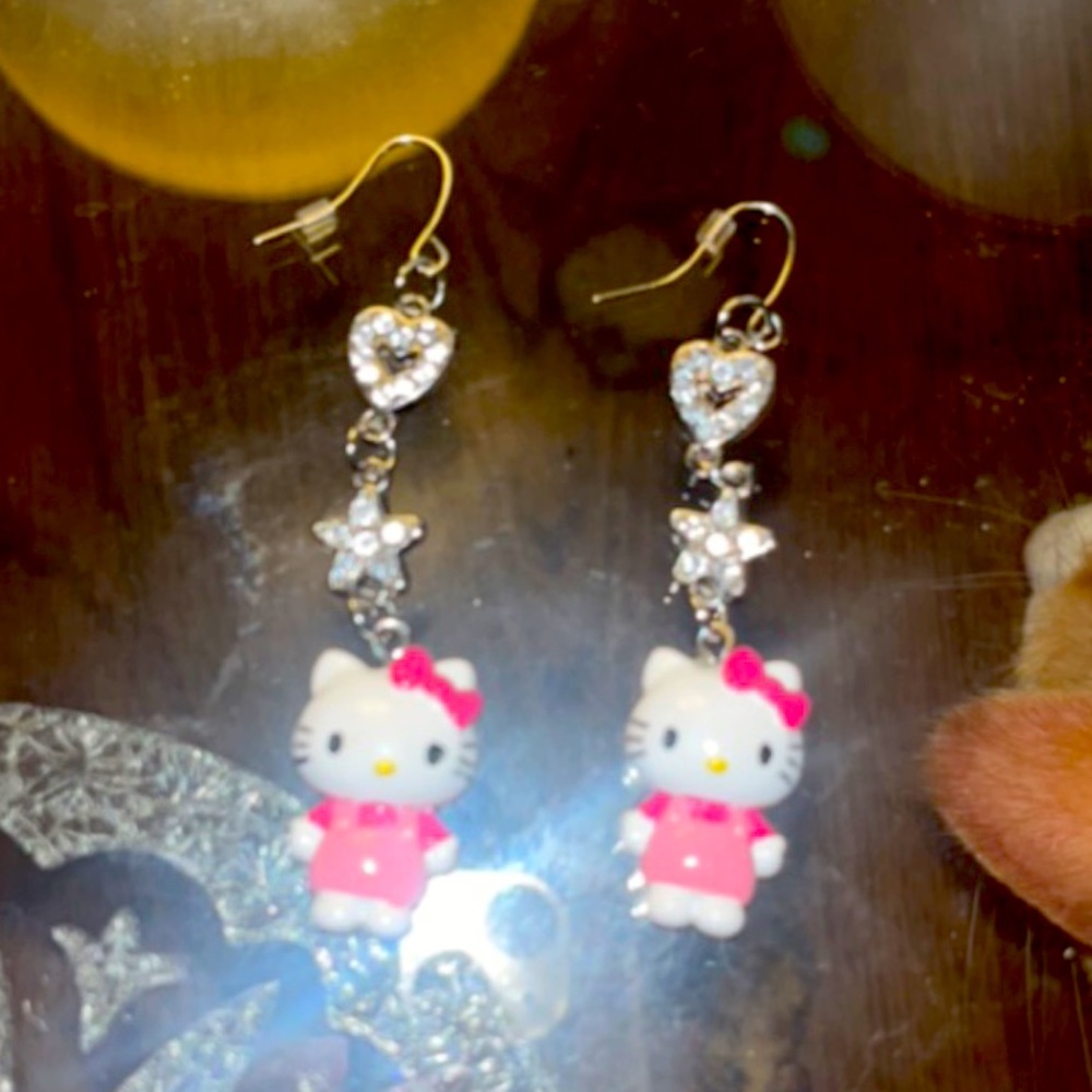 Hello kitty dangle earrings